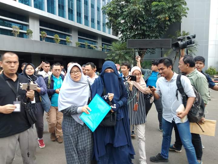 Foto-DR-Hayat-Saat-Ajukan-Banding-di-BKN-Kasus-Pemecatan-Karena-Pemakaian-Cadar